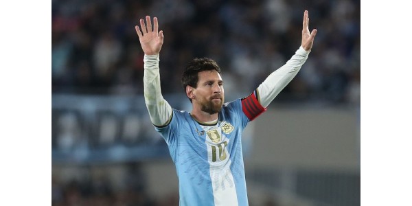 Een bewijs van Lionel Messi's instelling: de jacht op de bal in zijn laatste wedstrijd voor Argentinië Een bewijs van Lionel Messi's instelling: de jacht op de bal in zijn laatste wedstrijd voor Argentinië